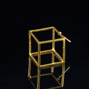 Topo Cubo Solitario/ Cube stud earrings