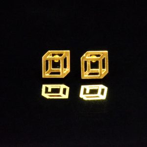 Topos Cubo plano / Cube stud earrings